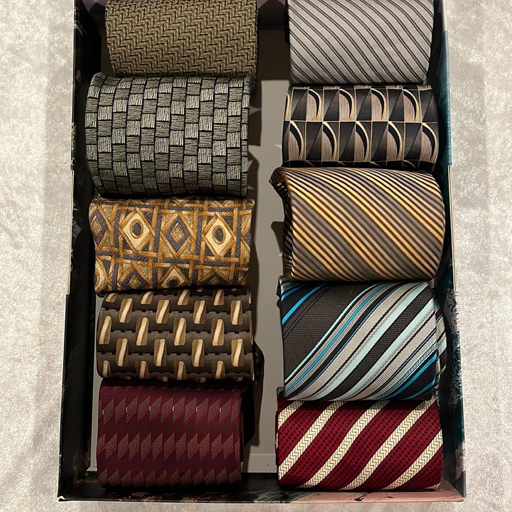 10 assorted neckties . Excellent condition
